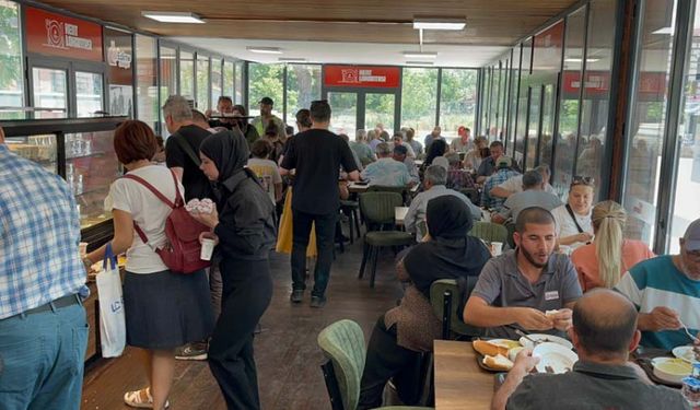 Başkan Zeyrek  için Kent Lokantasında hayır yemeği dağıtıldı