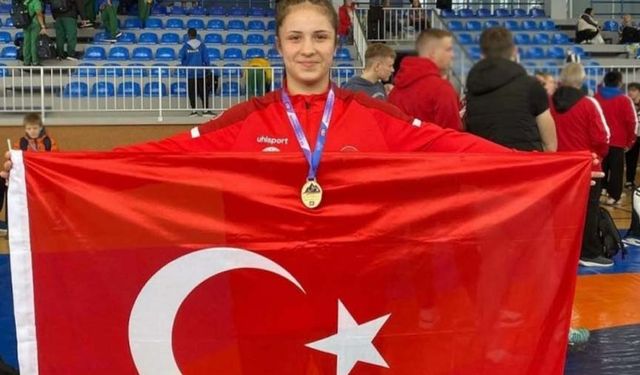 Esma Nur Kara'dan Güreşte Avrupa 3.'lüğü