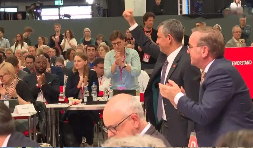 Berlin'de Özgür Özel'e yoğun ilgi