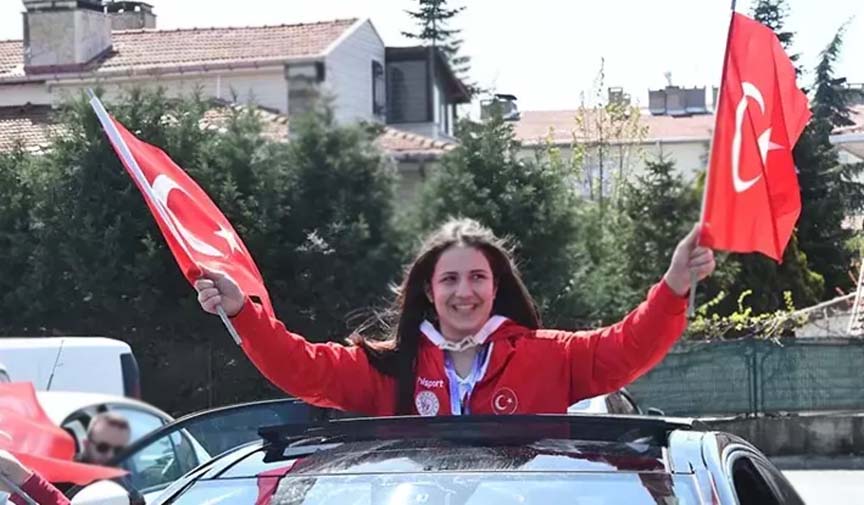 Milli Güreşci Esmanur Kara