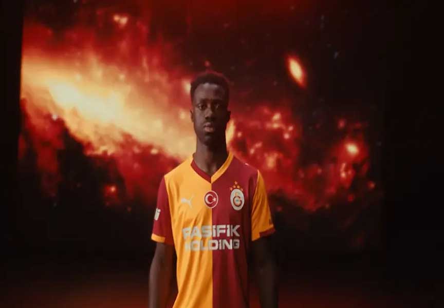 Galatasaray yeni sezon 5 yıldızlı formasını tanıttı