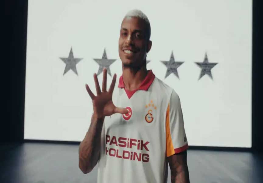 Galatasaray yeni sezon 5 yıldızlı formasını tanıttı